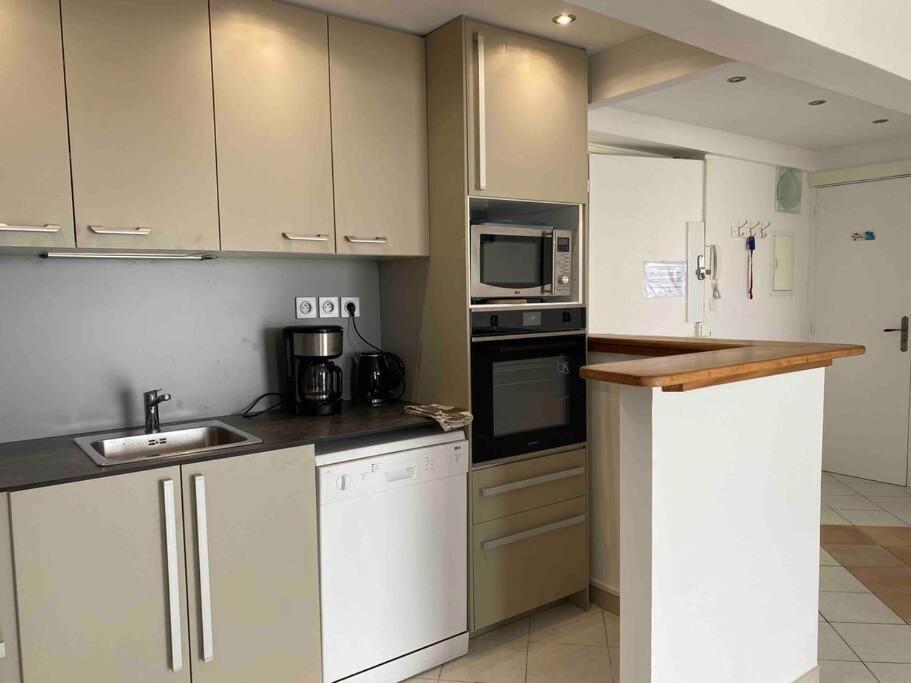 T3 Sur La Plage Vue Feerique Mer,Wifi, Parking Inclus , Clim La Ciotat Exterior foto
